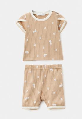 Комплект из футболки и брюк